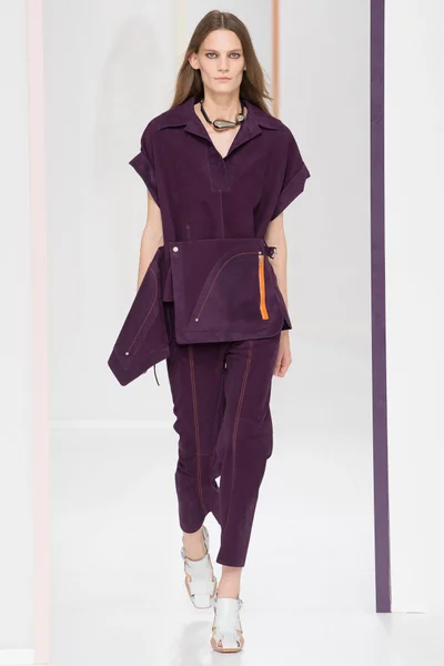 Look 10